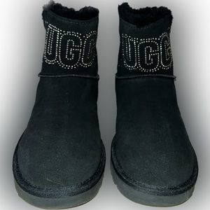 EUC Classic Ugg Gem Mini Size 8 Black & Sliver